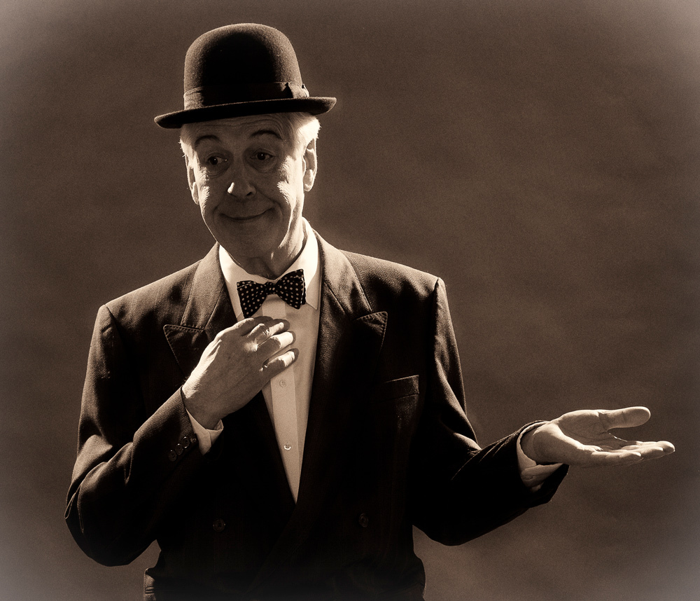 Jeffrey Holland as Stan Laurel