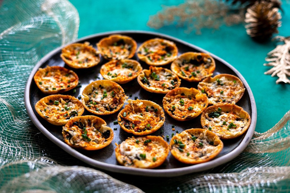 Cheesy watercress tortilla cups