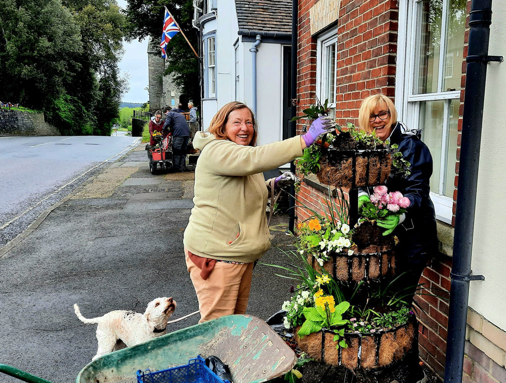 GREEN-FINGERED gardeners in Wareham are going for gold this summer in Britain in Bloom competitions.